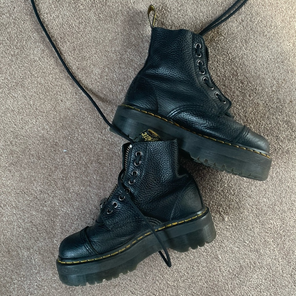 Dr. Martens 8-Eye platform Sinclair jungle boot